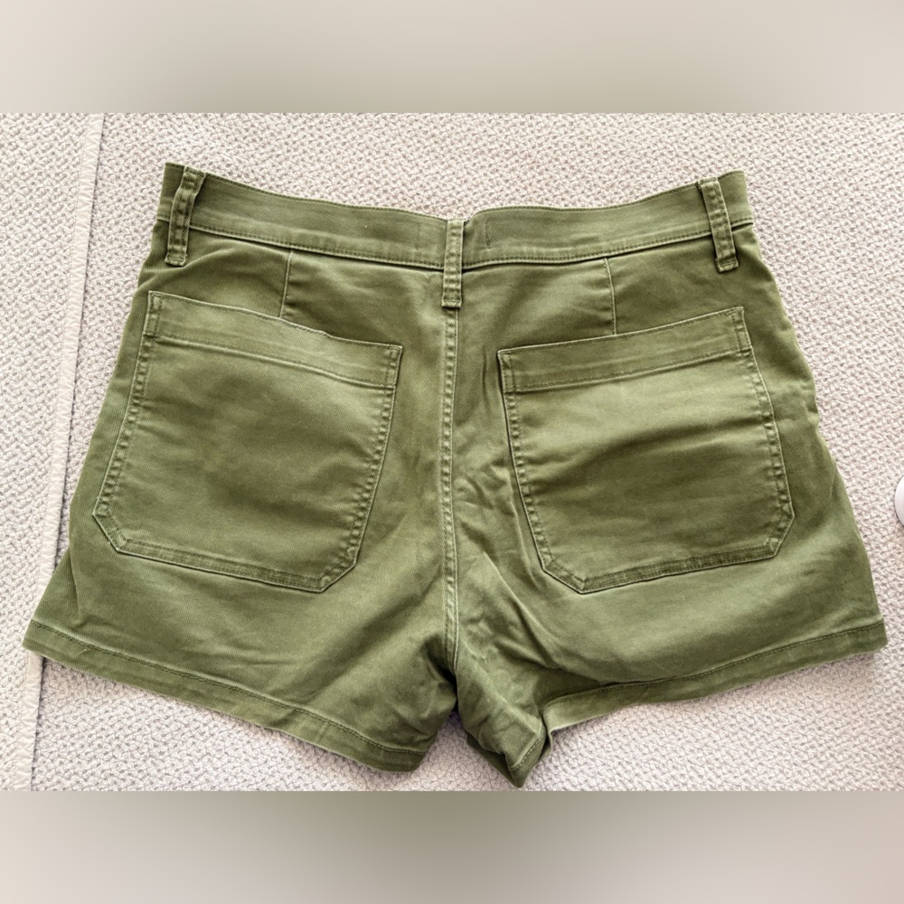 Madewell Olive Patch Pocket Shorts - Picture 3 of 9